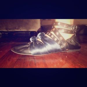 women’s flats🤩👽